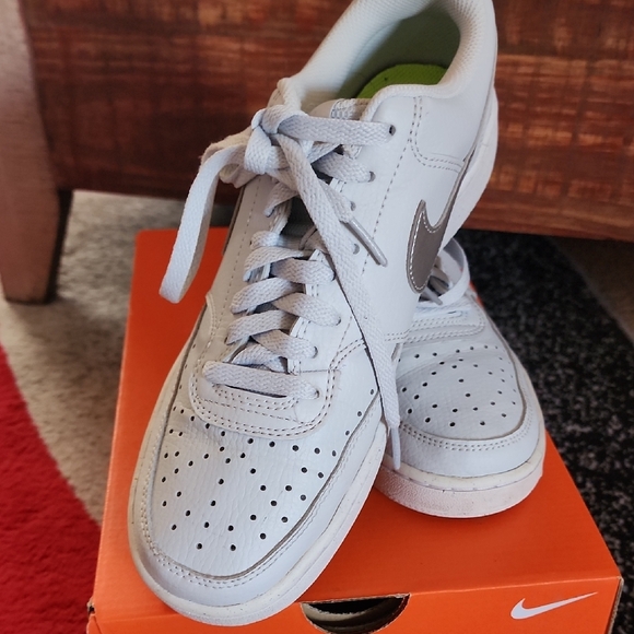 Nike Silver and White Athletic Shoes - Picture 3 of 11